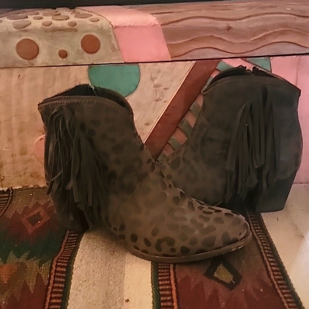 Cute, fringed, leopard print, grey/black/ brown cowboy booties. Size 8.